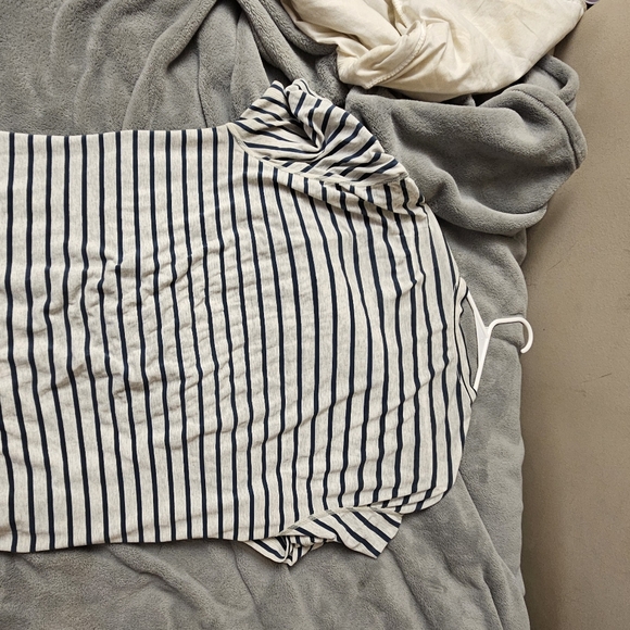 Lululemon tee - Picture 4 of 6